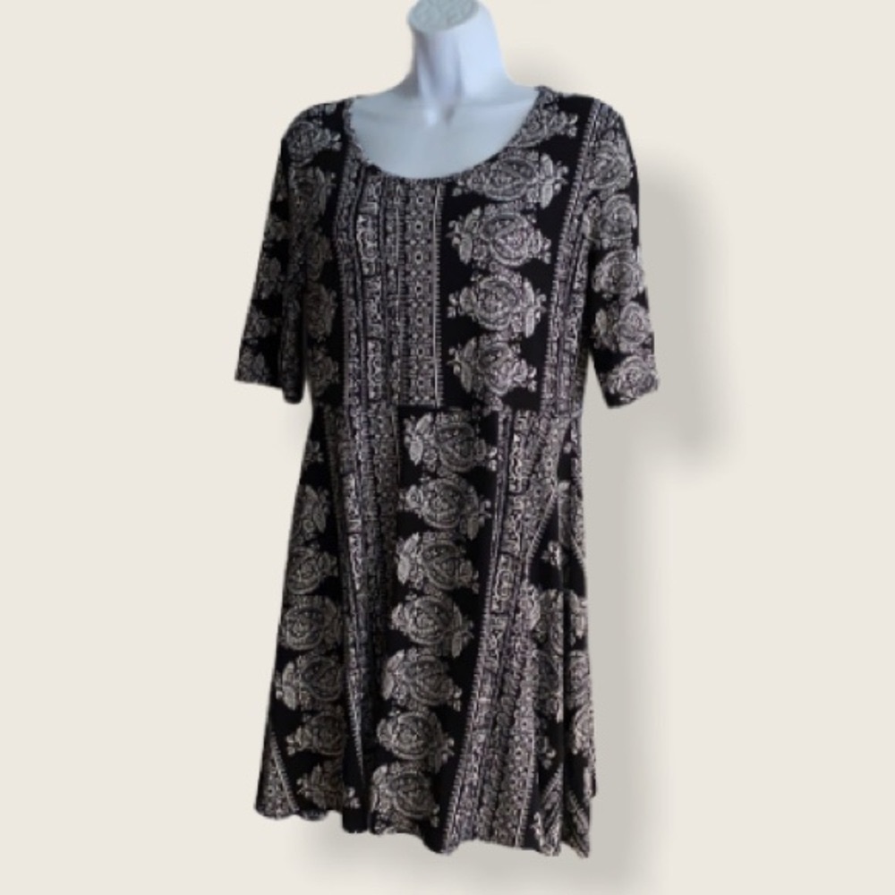 🔥2/$20🔥 Black & White Fit & Flare Dress… Size Large!!!
